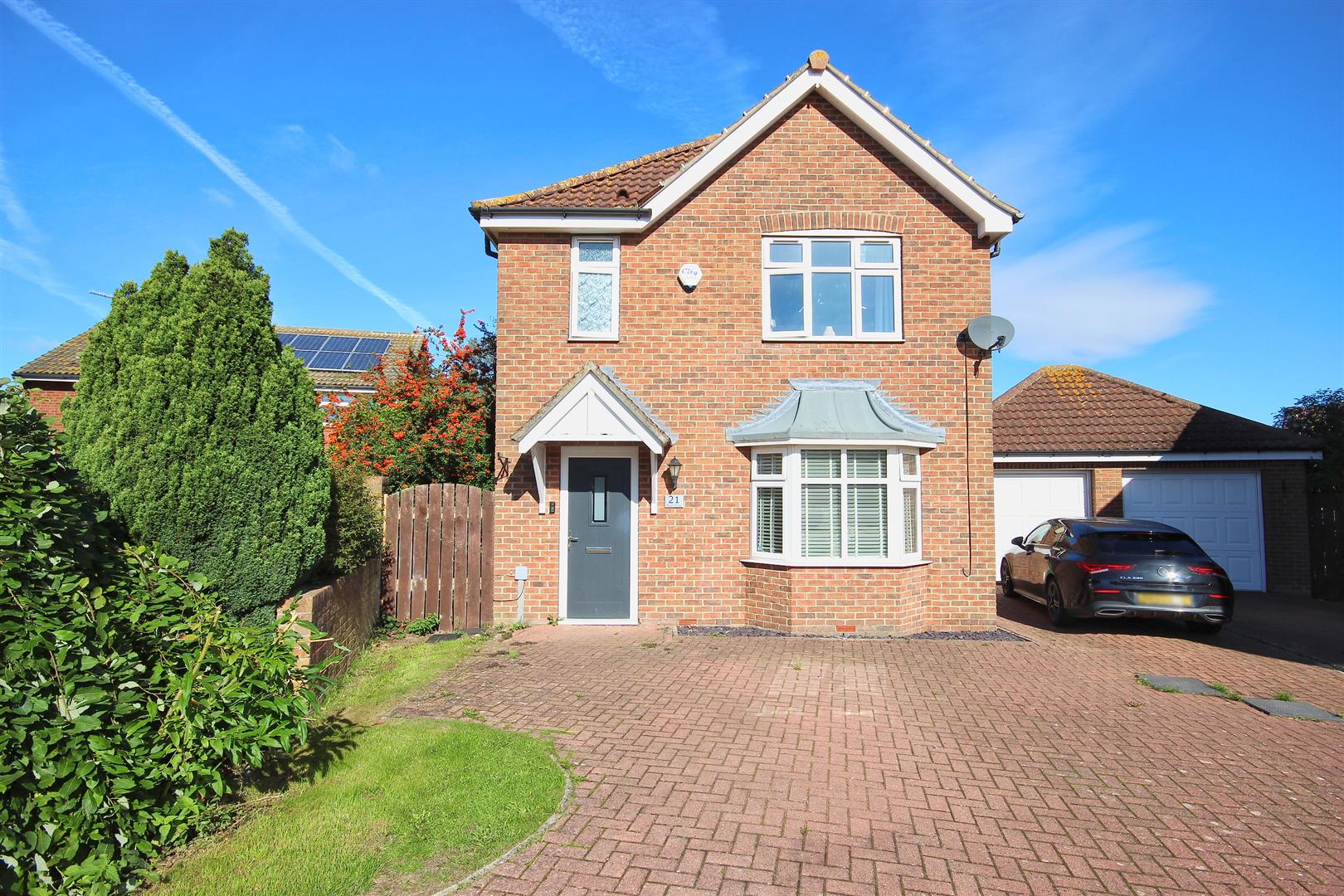Rise Close, Long Riston